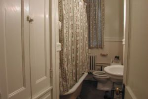 M855-2-5-Cambridge-Retreat-2-Short-Term-Rental-Bath