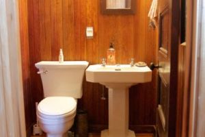 M960-13-1898-Fire-House-Vacation-Rental-half-bath